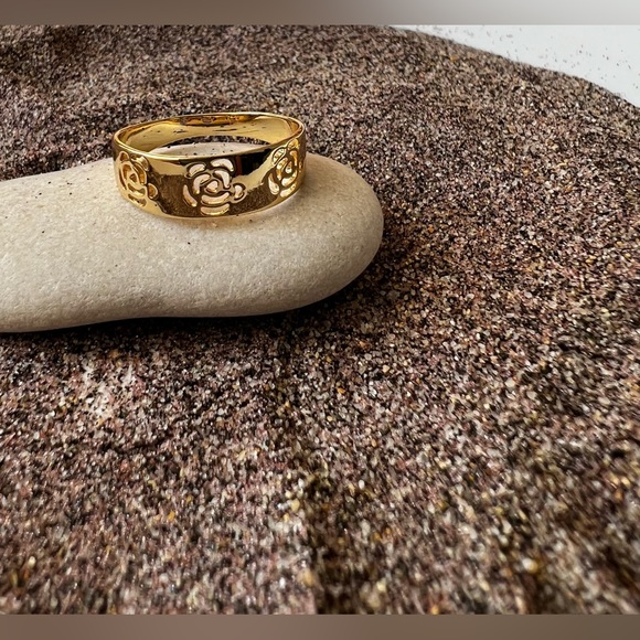 Camelia flower ring - size 7 - Picture 4 of 4